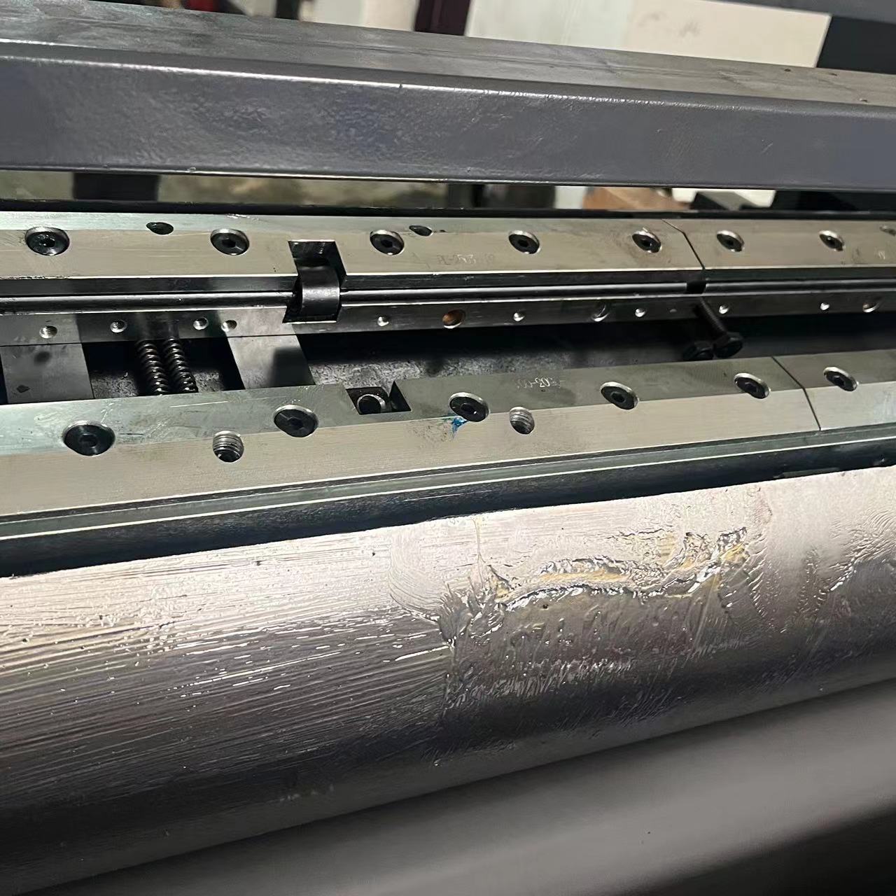 Kepiye keramik anilx roller ngidini lapisan minyak ing titik UV