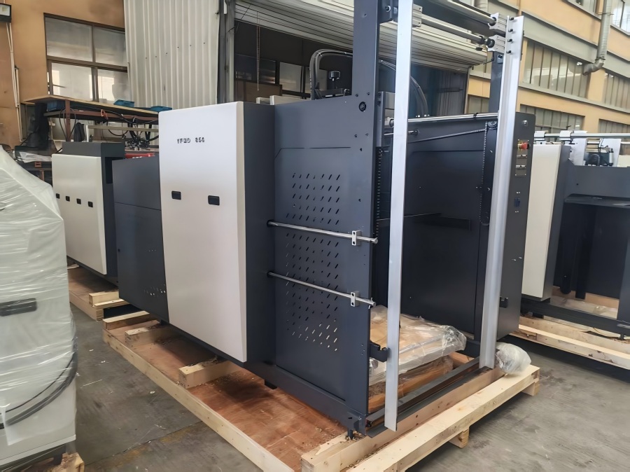 New Star YFMD-850 Mesin Laminating Kacepetan Tinggi Otomatis bakal dikirim menyang Thailand!