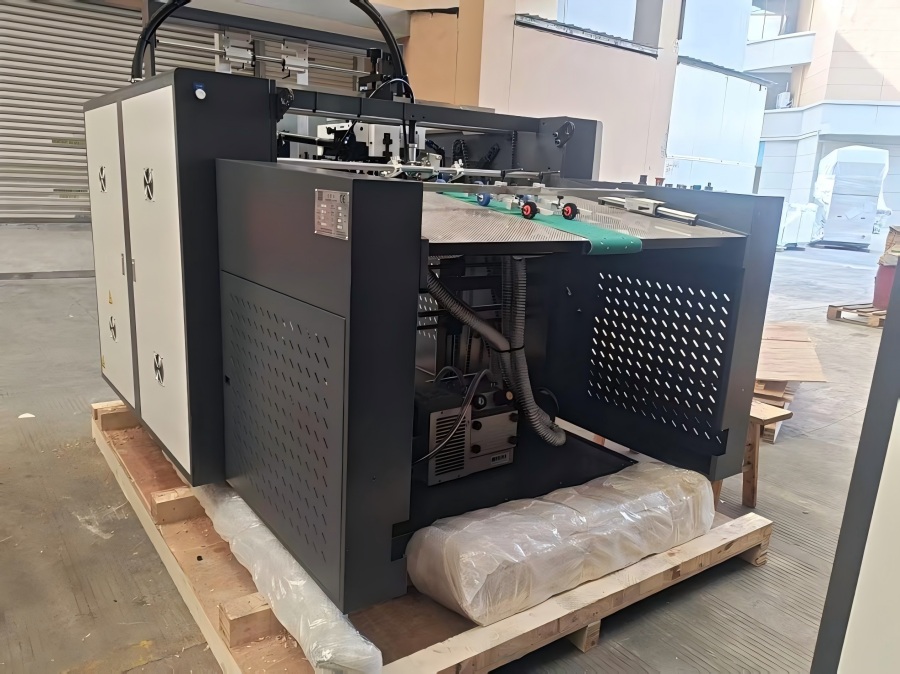 New Star YFMD-1050 Mesin Laminating Kacepetan Tinggi Otomatis bakal dikirim menyang Brazil!