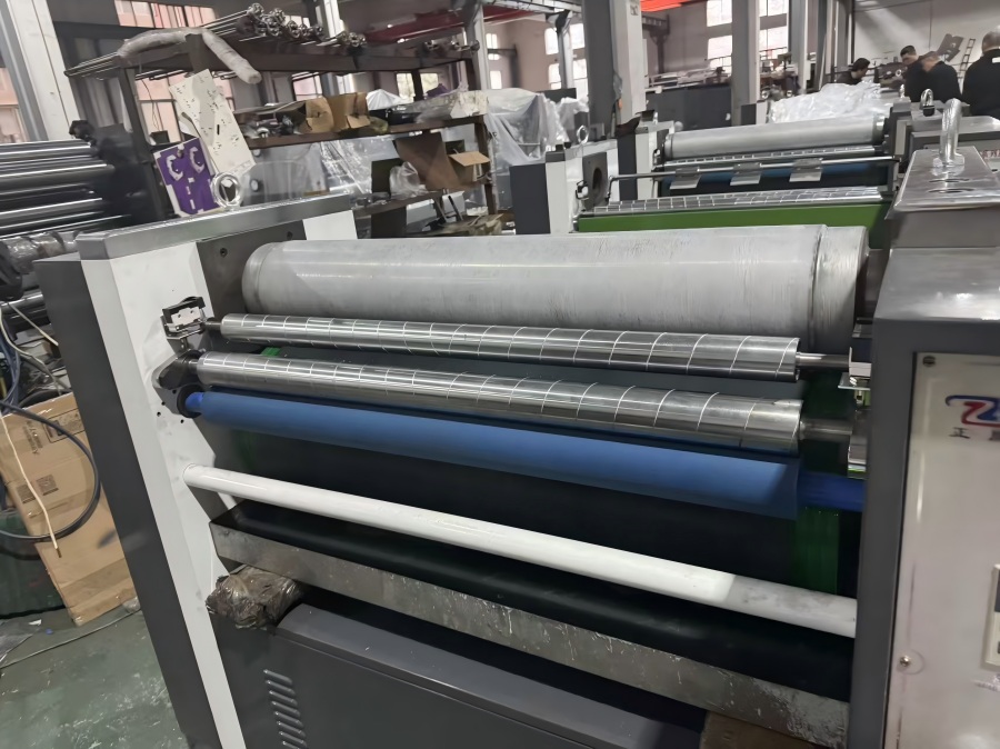 Mesin Embossing kelas industri YF-920C NEW STAR ing produksi!